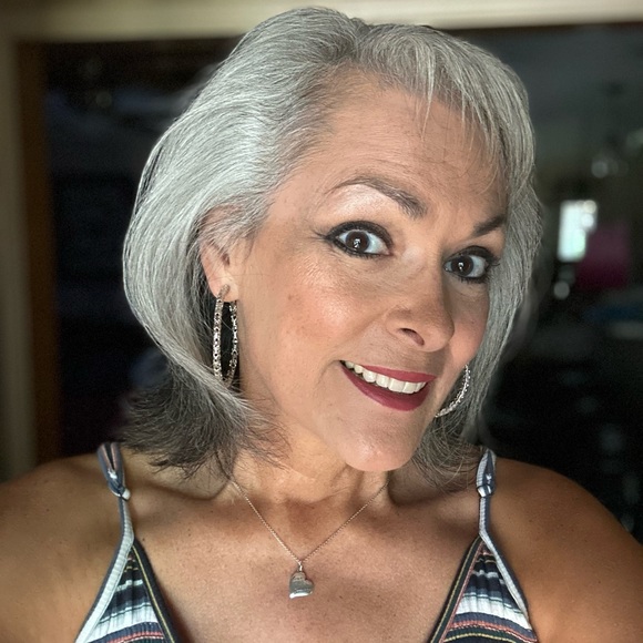 Meet your Posher, Julie - Picture 1 of 1